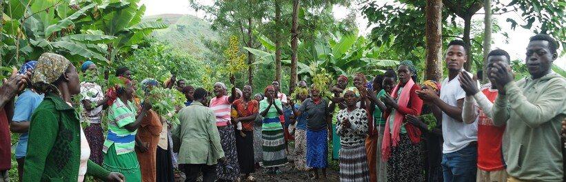 Bergamer Village, Sida kebele residents welcoming guests with traditional dancing 