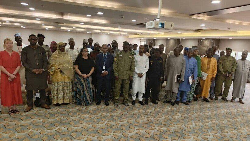 Participants à la table ronde sur la feuille de route pour l'eau, l'assainissement et l'hygiène (WASH) dans les établissements de santé au Niger