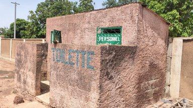Latrine pour personnel soignant au CSCom de Sincina. @IRC, 2025