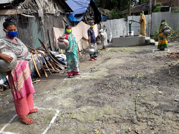 bangladesh-social_distancing_at_the_handpimp-taun_k_das-dorp